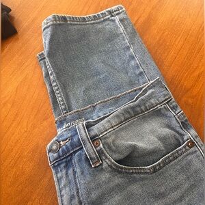 Men’s light blue denim jeans